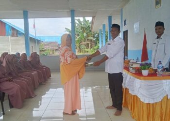 Penyuluh Agama Islam KUA Kilmury Salurkan Bantuan Mushaf Al-Qur’an