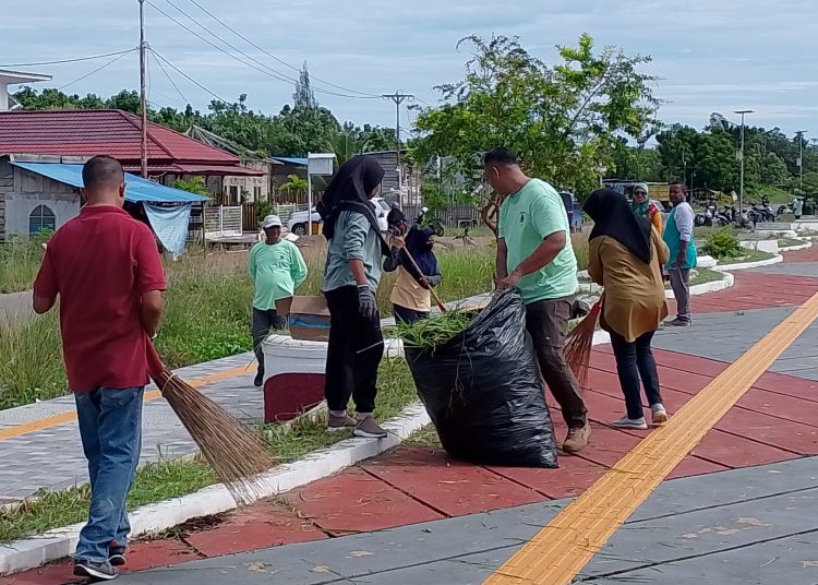 Pemkab SBT Gelar Aksi Bersih-Bersih Sampah 