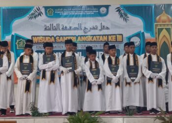 Pondok Pesantren Madinatul Qur’an Kembali Wisuda 18 Penghafal, Target Masohi Jadi Kota Santri