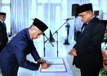 Achmad Q Amahoru Resmi Jadi Sekda SBT, Begini Pesan Bupati Fachri Husni Alkatiri 